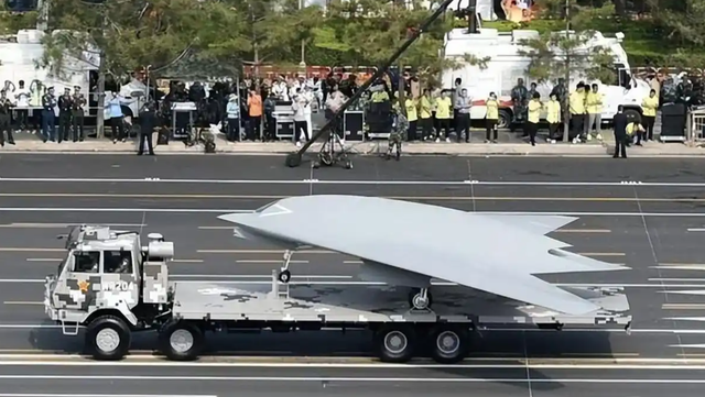 高市早苗通知全球	，不撤回涉台言论，话音刚落，解放军攻击11亮相