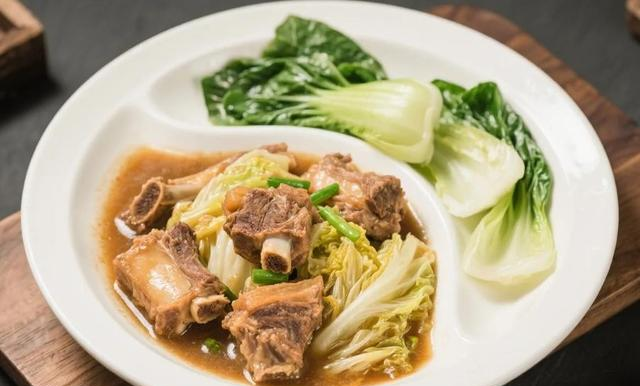 这份新鲜出炉的“排骨炖白菜”资料，像是给平凡家常菜添了几分