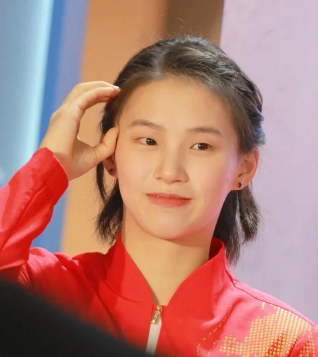 这次被央媒“点名”的陈芋汐，暴露真实处境，全红婵说的一点没错