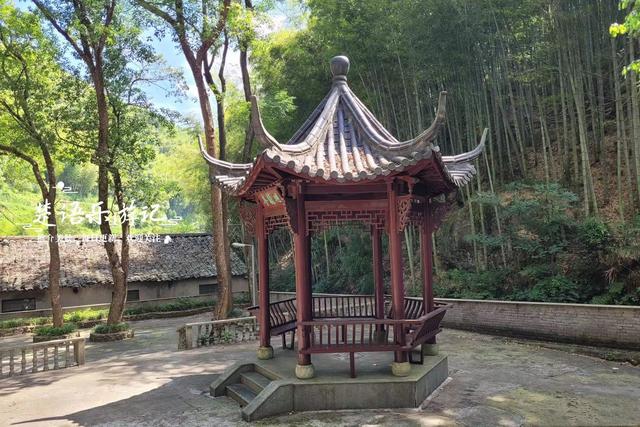 浙江宁波的隐秘山村，群山环抱犹如世外桃源，三折瀑成为玩水胜地
