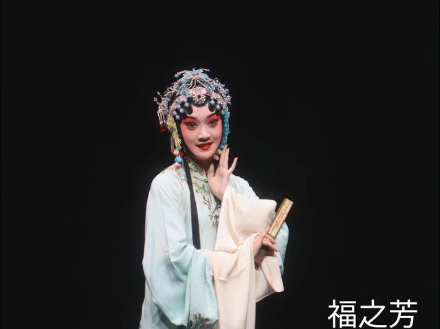 两女共侍一夫，姐妹关系情同手足，生前三人同行，死后三人葬同穴