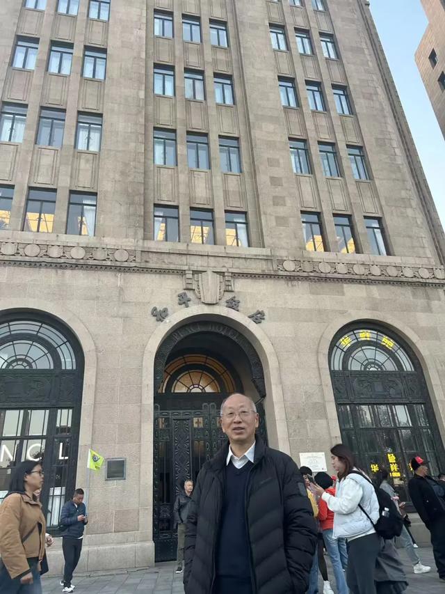 〔读城〕黄浦江的阳光与南京路的辉煌