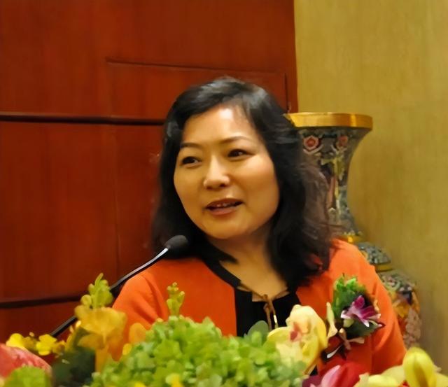 手握11万亩地皮，银行存七百多亿，她才是我国隐形“地产女首富”
