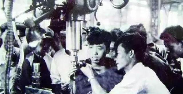 他是南宁市委原书记，连任两届中央候补委员，1985年降为处长
