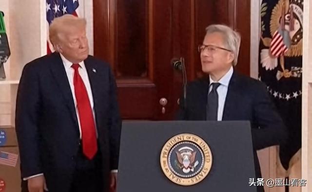 美国头号敌人浮现，并非中俄，黄仁勋一针见血，特朗普输了个精光