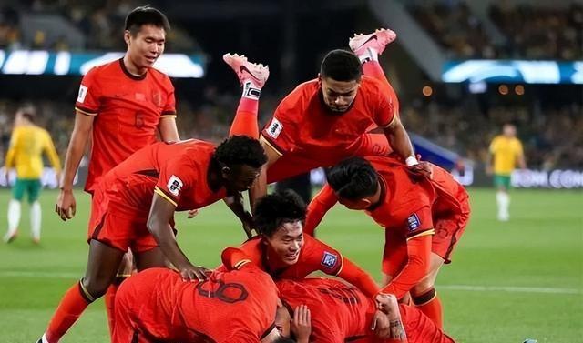 国足赞助商连夜撤退，三折球衣无人问津！中国男足商业价值减少