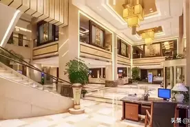 纪实：男子夜宿酒店，被美女敲门要钱，警方查看监控后忍不住笑了图片