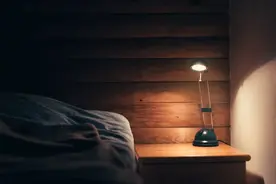 老年人总在凌晨3、4点醒来，一般暗示4大健康问题！千万要重视图片