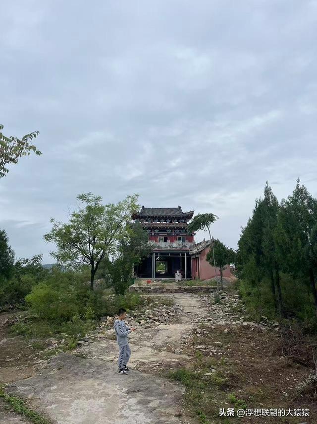 蒙阴七十二崮之一的瞭阳崮，不仅有壮丽风光，还曾有过血雨腥风