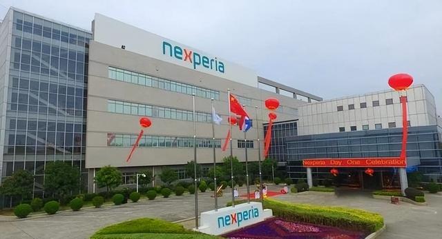 要收拾英国了？英国干了一件比荷兰更坏的事：盯上了中国芯片工厂