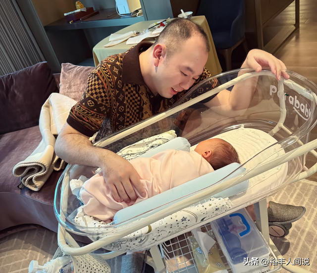 太壕！网红“珂珂”官宣生女，坐月子45天100万，毛毯都是爱马仕