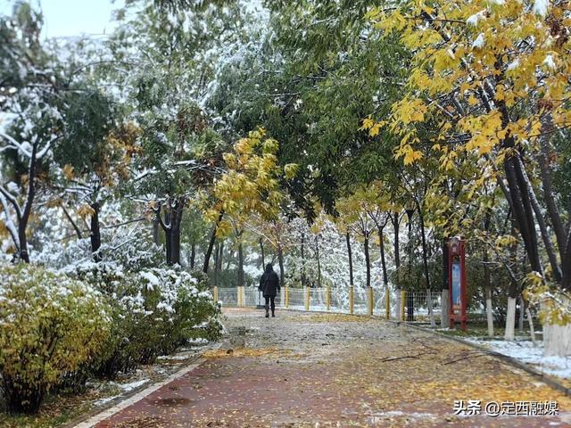 深秋定西，初雪悄然缀山河