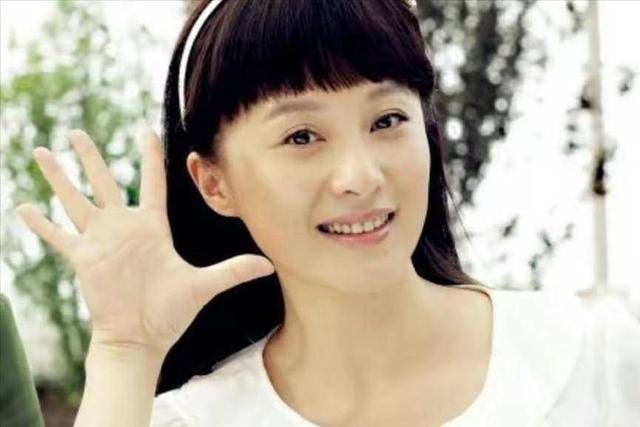 演员徐露：嫌丈夫丑不生孩子，丈夫给她245万，生下女儿后怎样了