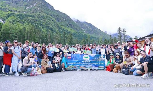 执清凉为笔！泰国百商团走进毕棚沟，共绘山水长卷！