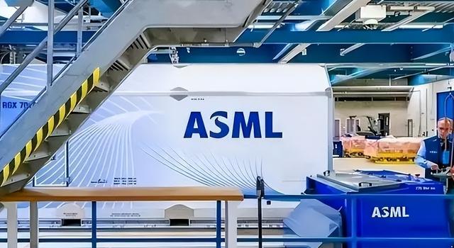 450台光刻机，2153亿元！ASML正式宣布，外媒：中国芯大势已去？