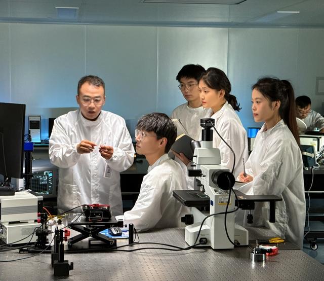 西方媒体不明白：中国这才拿了几个诺奖，凭什么科研比美国还强？