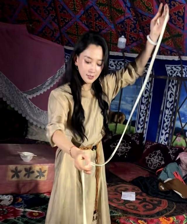 森林北原来还有儿子，难得带儿子出镜拍视频，儿子很害羞