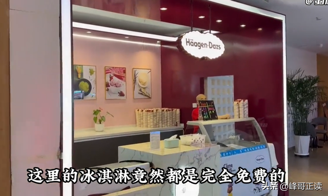 继印度游客在庐山搓澡后，他们又盯上了东北澡堂，网友大呼天塌了