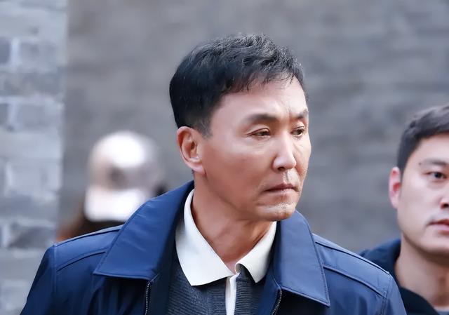 明明演技一般，却被捧成“老戏骨”，这八位演员终于现出原型了？