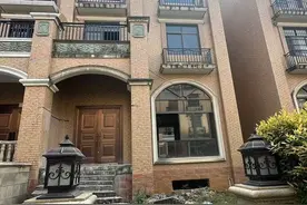 钦州灵山县一栋大别墅拍卖，3人报名，最后却底价129万就成交图片