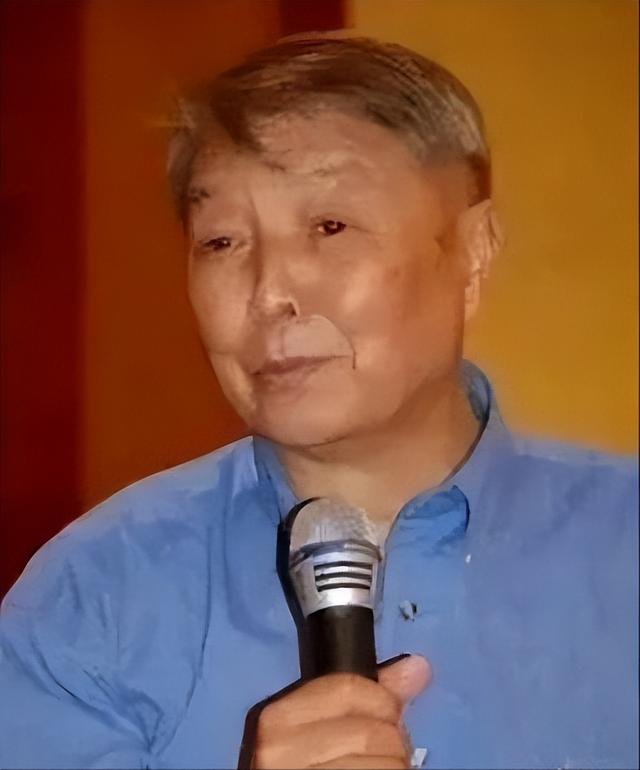 他曾是胡书记的得助手	，担任过贵州省委书记，临终请求葬回故乡