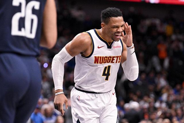 从4700万顶薪，到300万底薪！NBA退步最快球星，你确实该退役了
