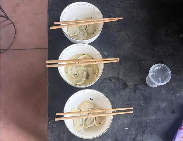 死刑！发小害死妻儿案宣判！家属拒注射死刑，文明不该给凶手体面