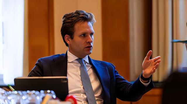 荷兰代表在北京两轮谈判后	，当初嚣张跋扈的样子，现在一点都不剩