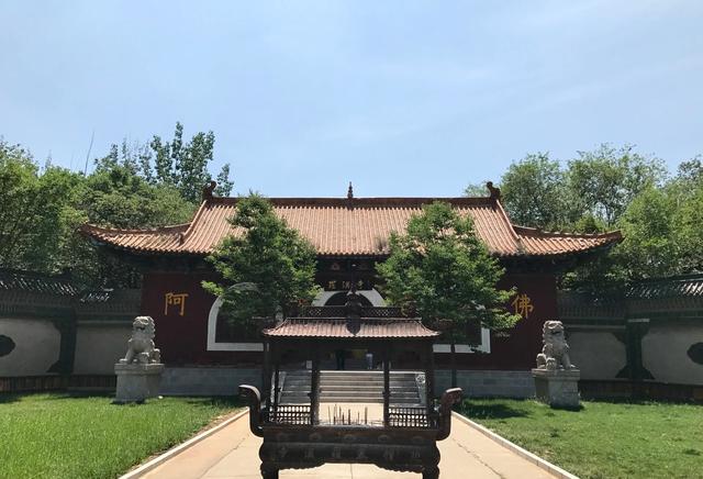 石家庄抱犊寨，被誉为“天下奇寨”，景色宜人、历史悠久