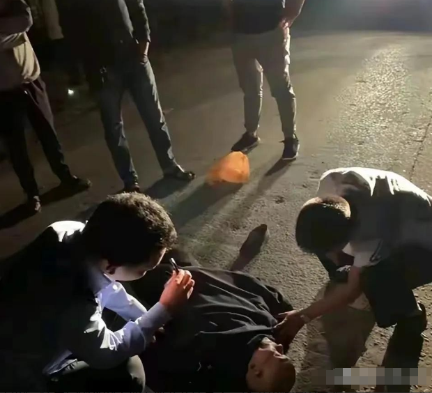 气愤！网传复旦学生遭印度留学生殴打，打人者正脸被扒，实在嚣张