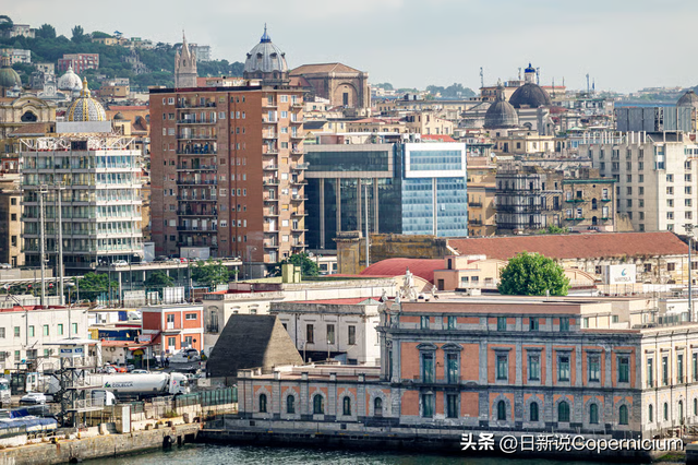 意大利古城真实惨状：网红编故事，游客排长队，挤走本地人