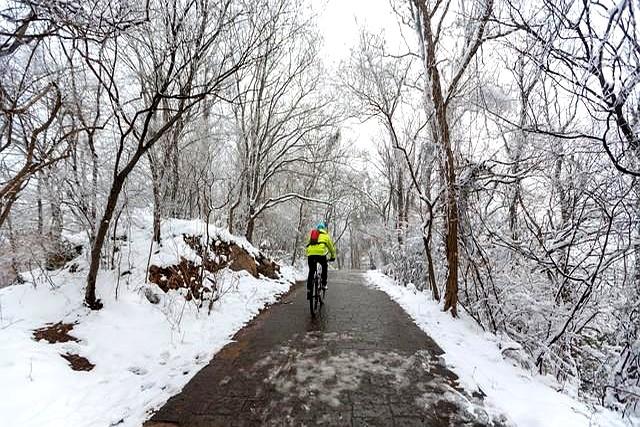 50+骑行族必看！冬季骑行不仅抗寒还能飙速，专家拆解4大核心逻辑