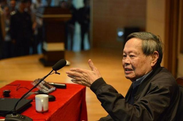 翁帆也没想到，丈夫杨振宁去世后，竟因生前一个举动再次口碑暴涨