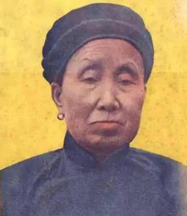 1950年蒋介石姐姐被判死刑，周总理求情无果：原来她还有另一身份