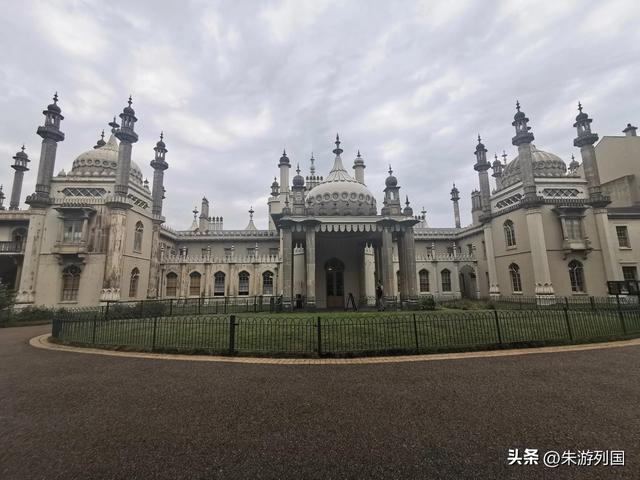 白色断崖与灰色天空，英国南部海岸线的另一种浪漫