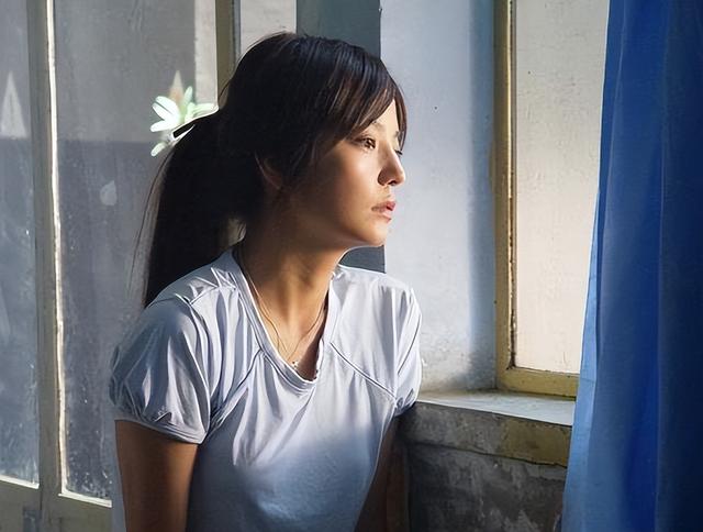 封杀四年，49岁赵薇突传消息，因胃癌去世传闻5个月前就真相大白