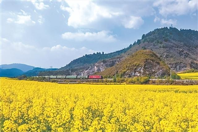 “秋色旅游攻略”挑战赛有精美奖品，你愿意参加吗？