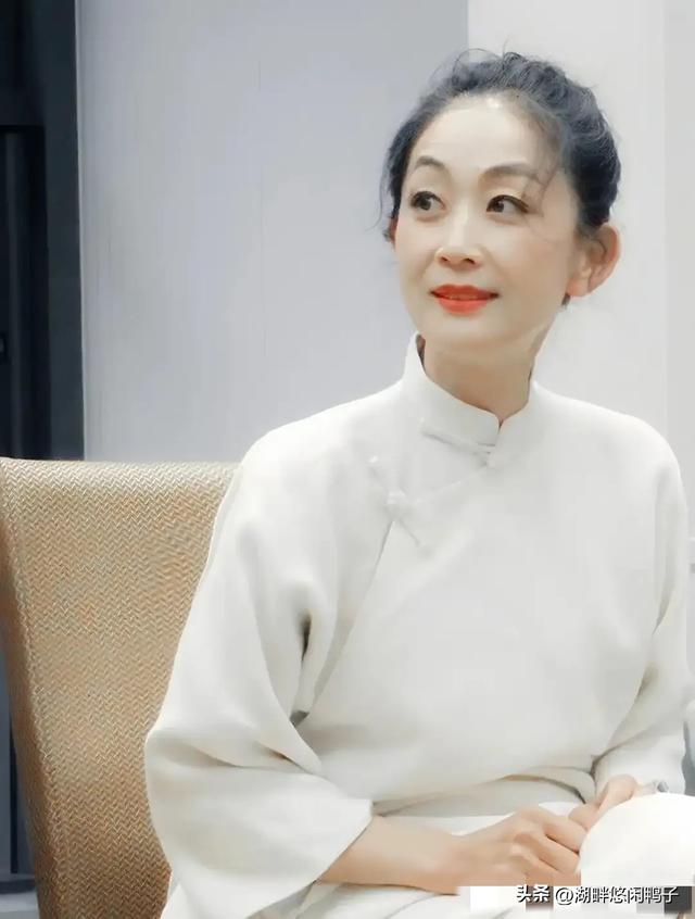 61岁的她真的太瘦了，几十年不吃白米饭保持身材，对自己也太狠了