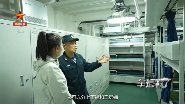 双层软卧变三层硬卧！福建舰宿舍首次公开，咋比辽宁山东舰还挤？