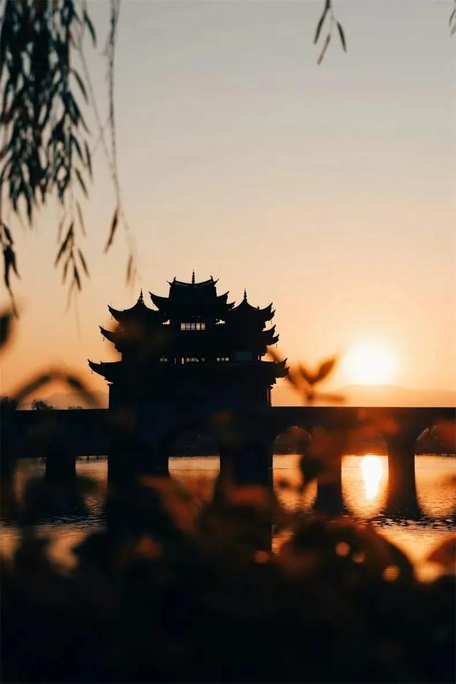 云南适合小住三五天的6大古镇，不去真的会后悔！特别是最后一个