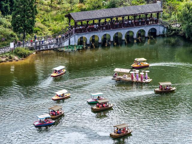 重庆黄水：青山绿水引客来