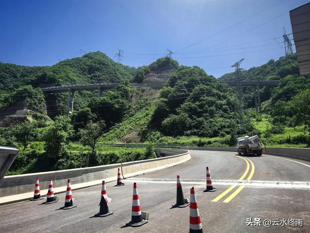 陕甘交界的千年古镇，有绝美高山草原和千年古道，现在却一片萧条
