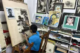 吴江这位先天脊柱侧弯的19岁男孩，办个人画展了！图片