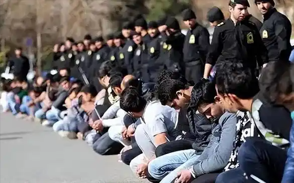 伊朗女间谍暴露：哈梅内伊心腹，与120名高官交往，窃密方式炸裂