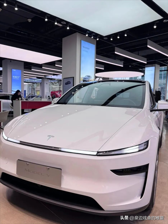焕新版特斯拉ModelY外观太狠了，"不装了"！这颜值谁顶得住！