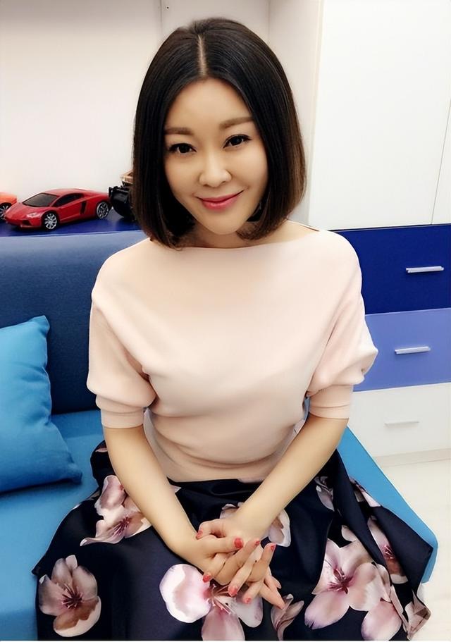 钱再多有什么用？前央视主持王小骞的现状，给所有中年人提了个醒