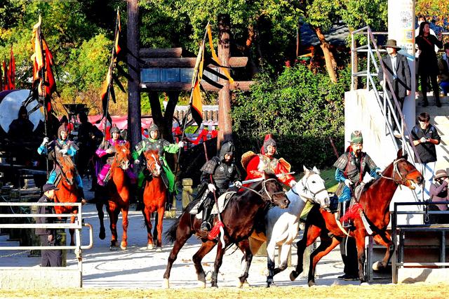 战马嘶风处:三英战吕布的三十年武魂