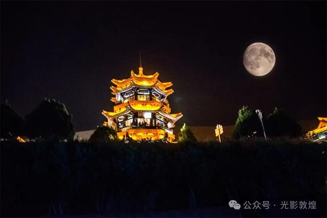 月圆敦煌大漠