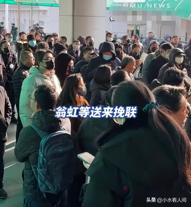 何晴葬礼今日举行！儿子捧骨灰遗像	，落泪追忆母亲，许亚军没露面