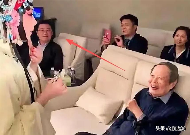 杨振宁因病逝世！刚过完103岁生日，最后一次亮相是为妻子庆生